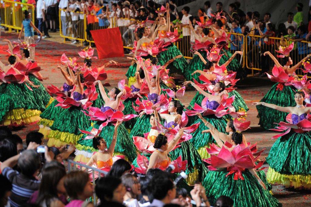 Lễ hội sôi động nhất vào dịp Tết Nguyên Đán ở Singapore, du khách ùn ùn kéo tới - 4