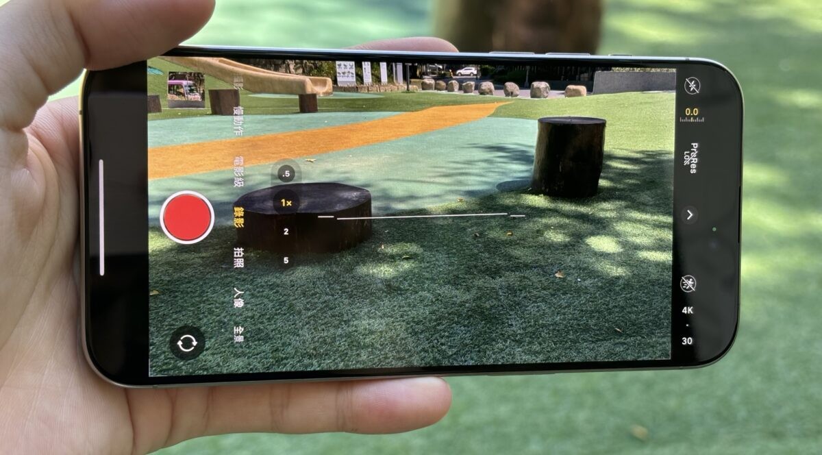 iOS 17.2 giúp người dùng có thể quay video không gian dễ dàng hơn bao giờ hết