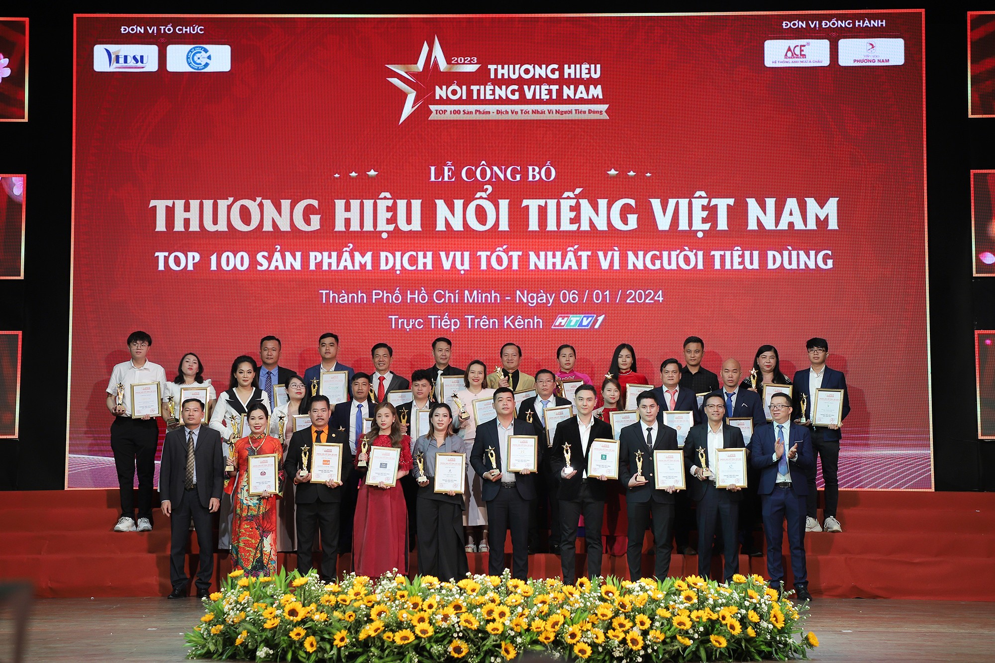 ELLY - Top 10 thương hiệu nổi tiếng Việt Nam 2023 - 1