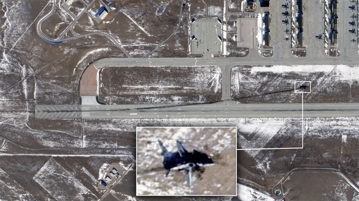 Ảnh vệ tinh hé lộ chi tiết vụ oanh tạc cơ B-1B của Mỹ phát nổ - 1