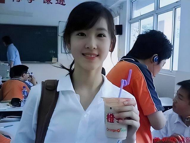 Chương Trạch Thiên nổi danh từ thuở đi học với biệt danh ''hot girl trà sữa''.