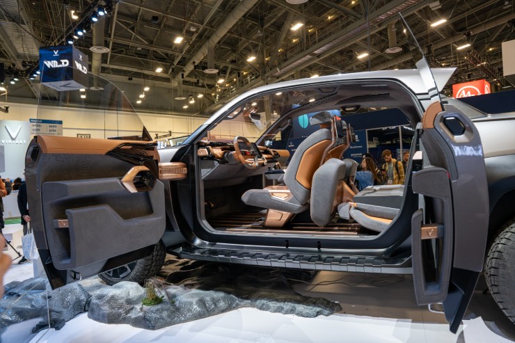 VF Wild là bản concept xe bán tải điện đầu tiên của VinFast. Hiện tại mẫu xe này đang được trưng bày tại triển lãm CES 2024 đang diễn ra ở Las Vegas.
