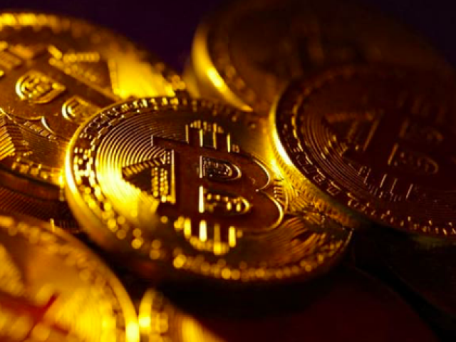 Kinh doanh - Mỹ chấp thuận ETF, giới đầu tư bitcoin vỡ oà