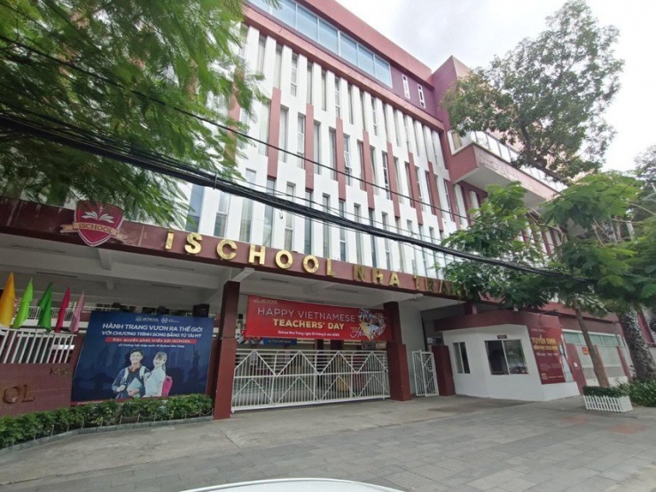 Trường iSchool Nha Trang- nơi xảy ra vụ ngộ độc thực phẩm làm một học sinh tử vong. Ảnh: H.H
