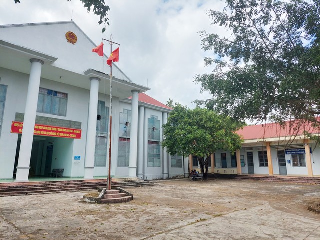 Trụ sở UBND xã Ia Mơr vắng tanh giờ hành chính