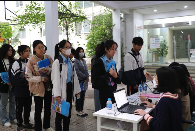 Thí sinh tham dự kỳ thi đánh giá năng lực của ĐH Quốc gia Hà Nội