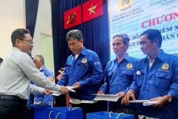 Tin tức trong ngày - Thẻ BHYT: “Phao cứu sinh” cho những người khó khăn