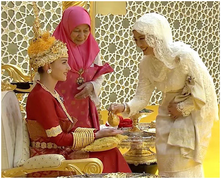 Hoàng tử hấp dẫn nhất châu Á tổ chức hôn lễ dát đầy vàng, nhan sắc cô dâu gây chú ý - 4