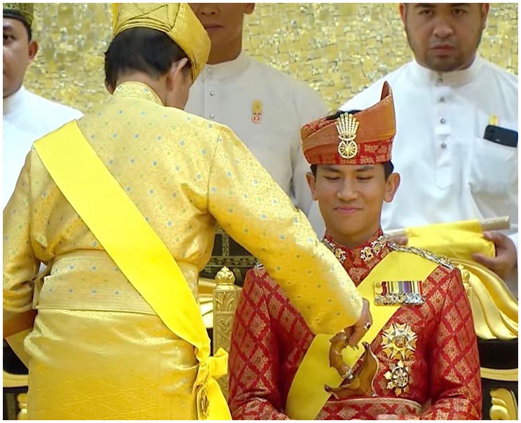 Hoàng tử hấp dẫn nhất châu Á tổ chức hôn lễ dát đầy vàng, nhan sắc cô dâu gây chú ý - 6