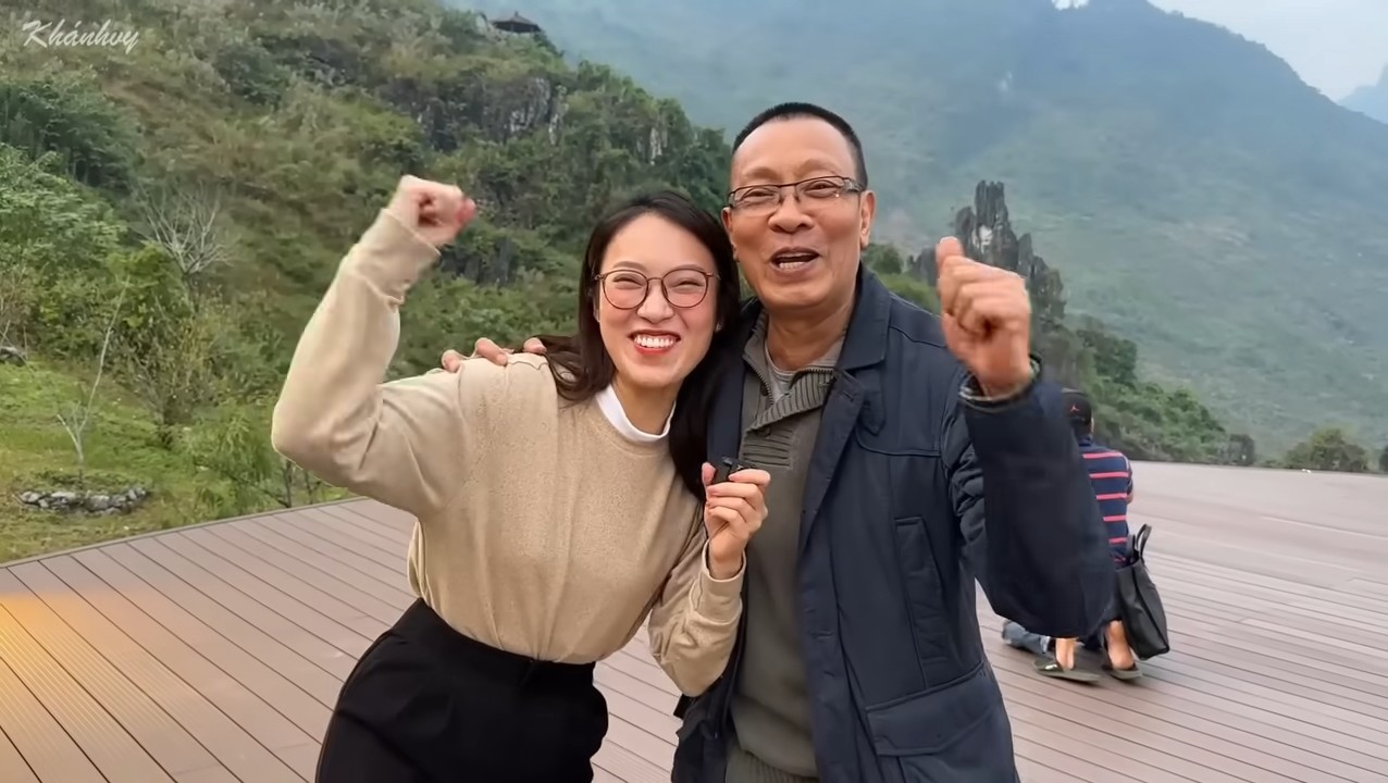 MC Khánh Vy dành riêng một tập Vlog để nghe MC Lại Văn Sâm chia sẻ