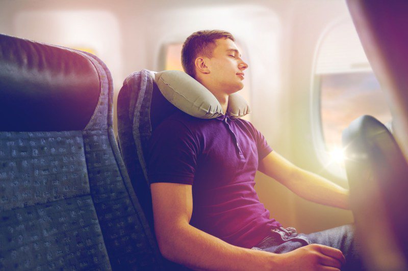 Bí quyết giúp chàng chống sưng phù chân trong mùa du lịch cuối năm - 2