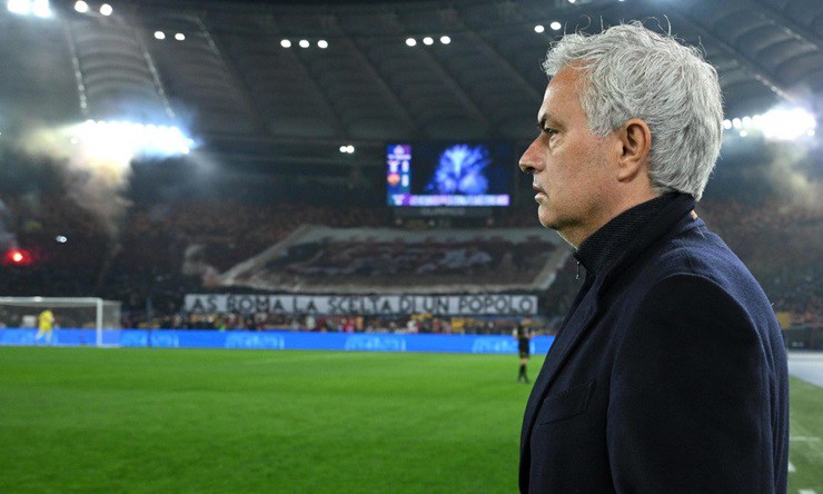 HLV Mourinho chỉ trích VAR và trọng tài sau trận Roma thua Lazio ở tứ kết Coppa Italia