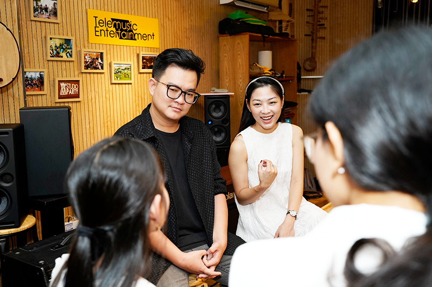 Mỗi thí sinh sẽ nhận tư vấn 1:1 về phần thi tài năng với cố vấn nhạc sĩ Nguyễn Minh Cường. 