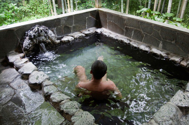 7 quy tắc cơ bản khi tắm suối nước nóng onsen truyền thống Nhật Bản - 1