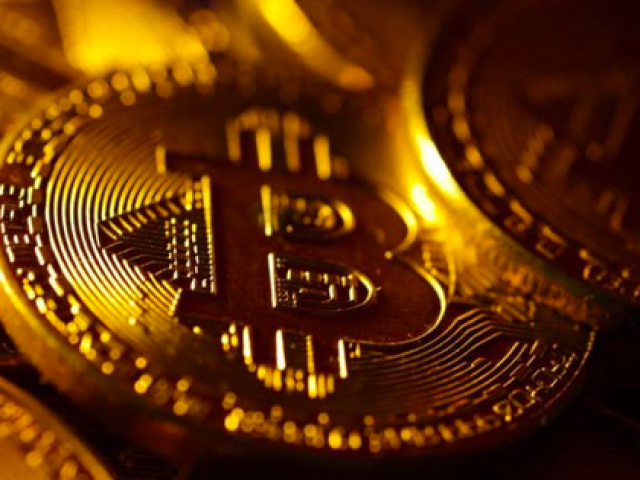 Kinh doanh - Giới đầu tư nhảy vào các ETF bitcoin sau quyết định bước ngoặt