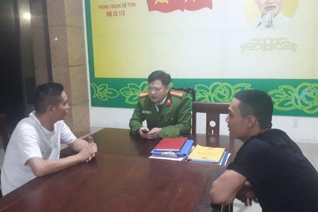 Cảnh sát 113 làm việc với Dương Văn Minh và Trần Thanh Cần