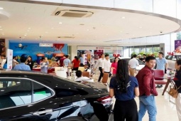 Thị trường - Tiêu dùng - Người dân "ùn ùn" xuống tiền mua ô tô mới chuẩn bị đón Tết