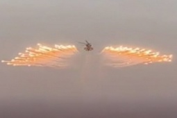 Thế giới - Xem trực thăng Nga tấn công căn cứ quân sự Ukraine bằng tên lửa S-8