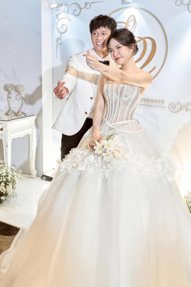 Đám cưới của cầu thủ Trần Thanh Sơn (sinh năm 1997, khoác áo CLB Hoàng Anh Gia Lai) và bạn gái Hồ Quyên được tổ chức vào tháng 11/2023. 
