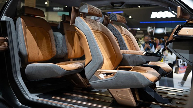 Loạt xe VinFast mới xuất hiện tại triển lãm CES 2024 - 7