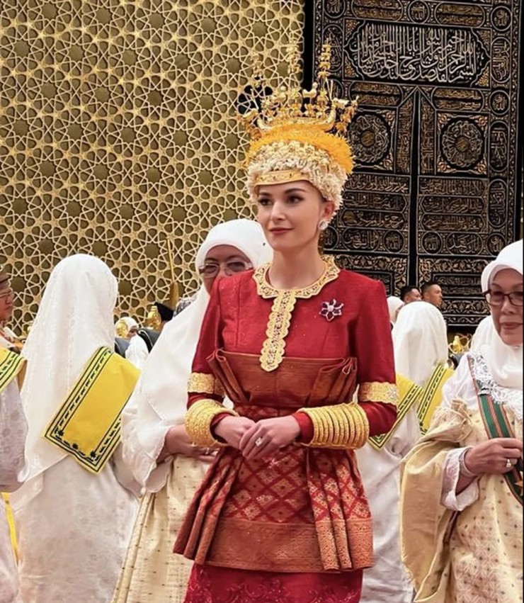 Cô dâu của Hoàng tử Brunei lộng lẫy trong lễ cưới - 4
