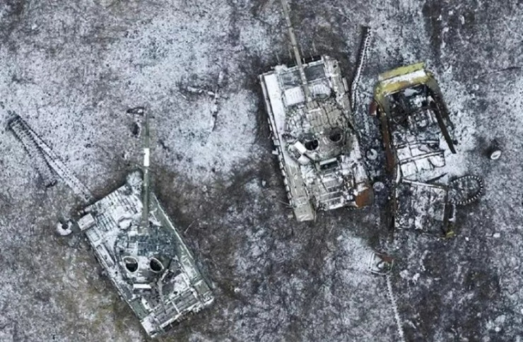 Bức ảnh cho thấy các phương tiện quân sự Nga bị bỏ lại ở mặt trận Avdiivka. Ảnh: Telegram