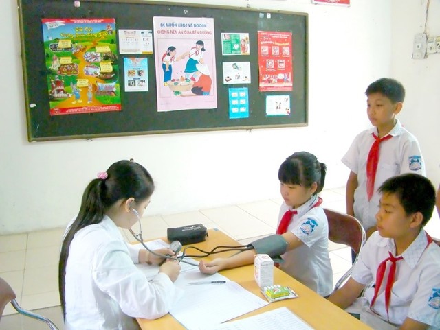 Mỗi học sinh khi tham gia BHYT sẽ được cấp 1 thẻ BHYT dùng làm căn cứ hưởng BHYT khi đi khám chữa bệnh tại các cơ sở y tế. Ảnh minh họa: TL