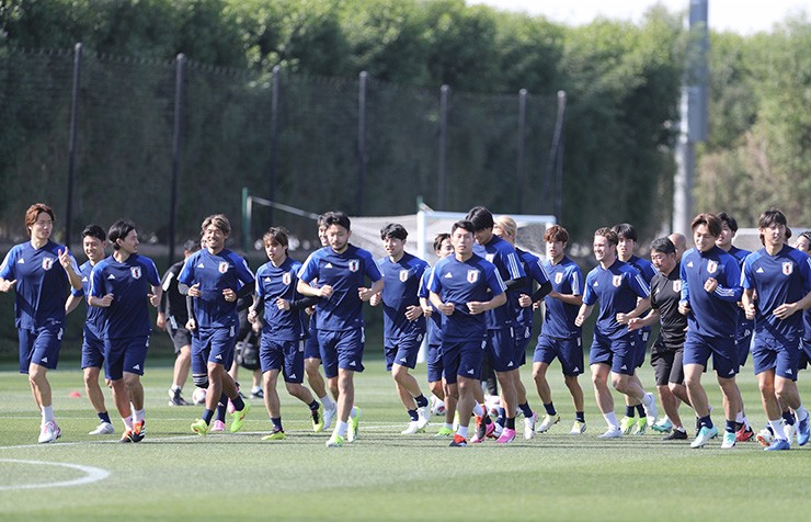 Dàn sao Nhật Bản vui vẻ “đá ma” trước trận gặp ĐT Việt Nam  ở Asian Cup - 5