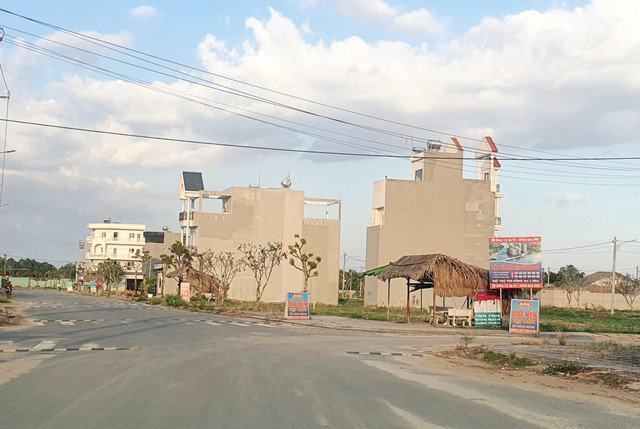 Theo các chuyên gia, pháp lý của các lô đất nền cần được chú trọng vì khi mua