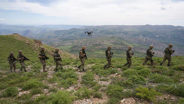 Binh sĩ Thổ Nhĩ Kỳ trong một lần tiến quân ở núi Qandil (Iraq) để tấn công PKK. Ảnh: Anadolu