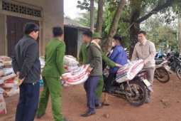 Tin tức trong ngày - Vụ &quot;hôi của&quot; xe tải bị lật: &quot;Tôi rất áy náy!&quot;
