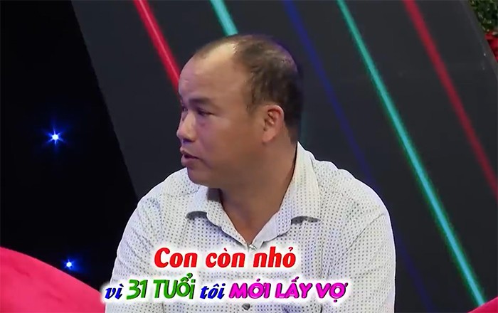 Mẹ đơn thân “táo bạo” hôn bạn trai lần đầu gặp gỡ - 2