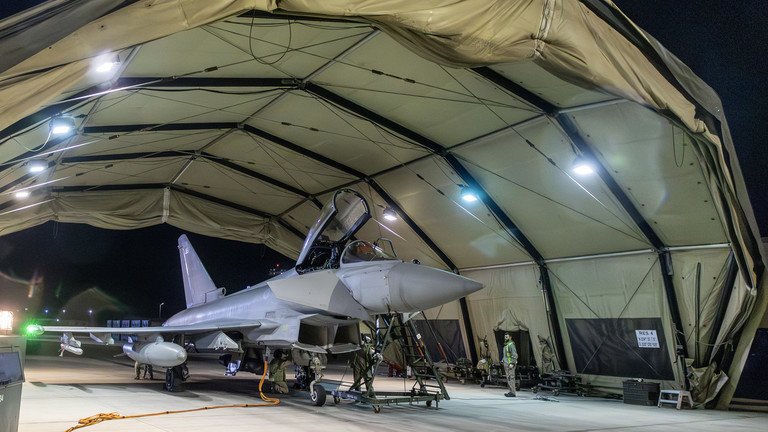 Chiến đấu cơ Typhoon của Anh quay trở về căn cứ an toàn sau cuộc tập kích lực lượng Houthi.