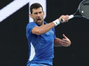 Thể thao - Video tennis Djokovic - Prizmic: Bất ngờ set 2, &quot;Nhà vua&quot; gặp khó (Australian Open)