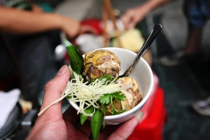 NTK Thái Công ăn trứng vịt lộn bằng 'bộ đồ nghề' 50 triệu đồng, có gì khác biệt? - 6