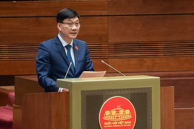 Ông Vũ Hồng Thanh trình bày báo cáo trước Quốc hội chiều 15-1