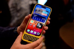 Thời trang Hi-tech - Trên tay vỏ bàn phím cực độc lạ cho iPhone