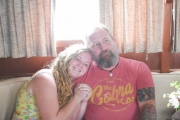 Bạn trẻ - Cuộc sống - Chồng hơn tôi 33 tuổi và anh ấy không có nhiều tiền