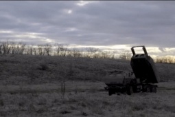 Thế giới - Tổng Tư lệnh Ukraine đăng video hiếm hé lộ sức mạnh của "hỏa thần" HIMARS