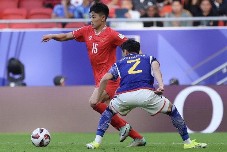 Cầu thủ Việt Nam tự tin cầm bóng trước Nhật Bản