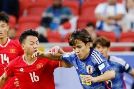Cầu thủ đắt giá nhất Nhật Bản: Không hiểu ĐT Việt Nam tập luyện thế nào mà cầm bóng hay thế