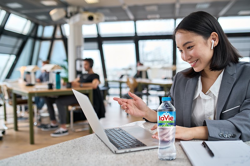 Khi cơ thể và tâm trí cần nước để tái tạo năng lượng, bạn hãy nhớ đến nước khoáng thiên nhiên La Vie!