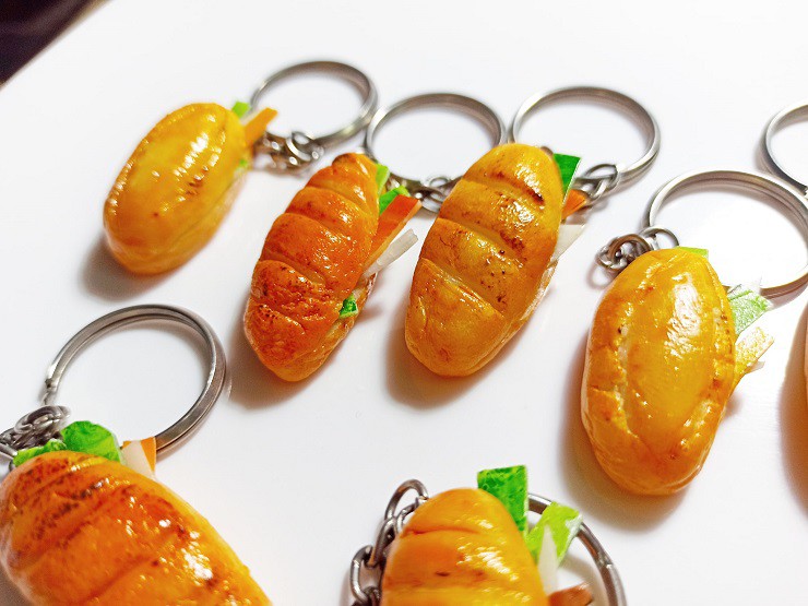Những ổ bánh mì mini... làm móc khóa
