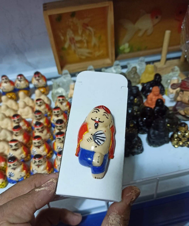 Những ông Địa có kích thước chỉ nhỏ bằng ngón tay