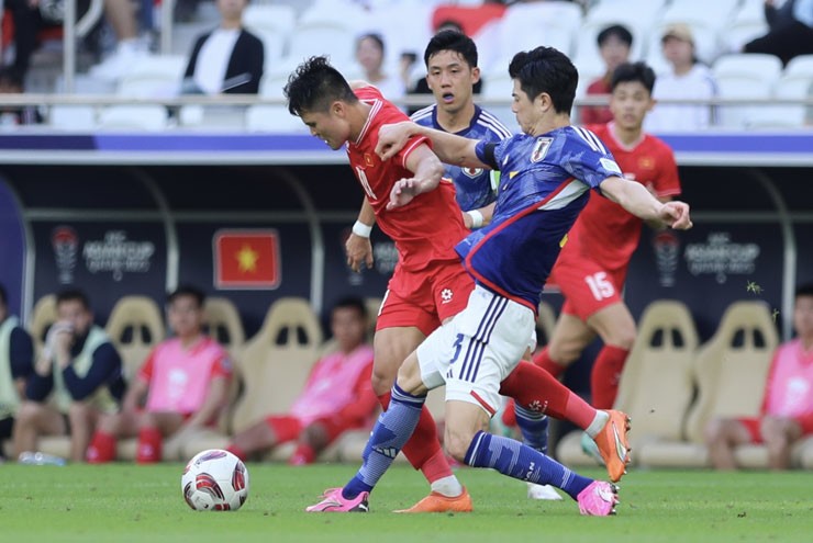 ĐT Việt Nam (áo đỏ) chơi ấn tượng trước Nhật Bản
