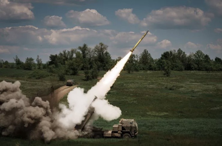 Hệ thống HIMARS khai hỏa ở vùng Donetsk vào ngày 18/5/2023.