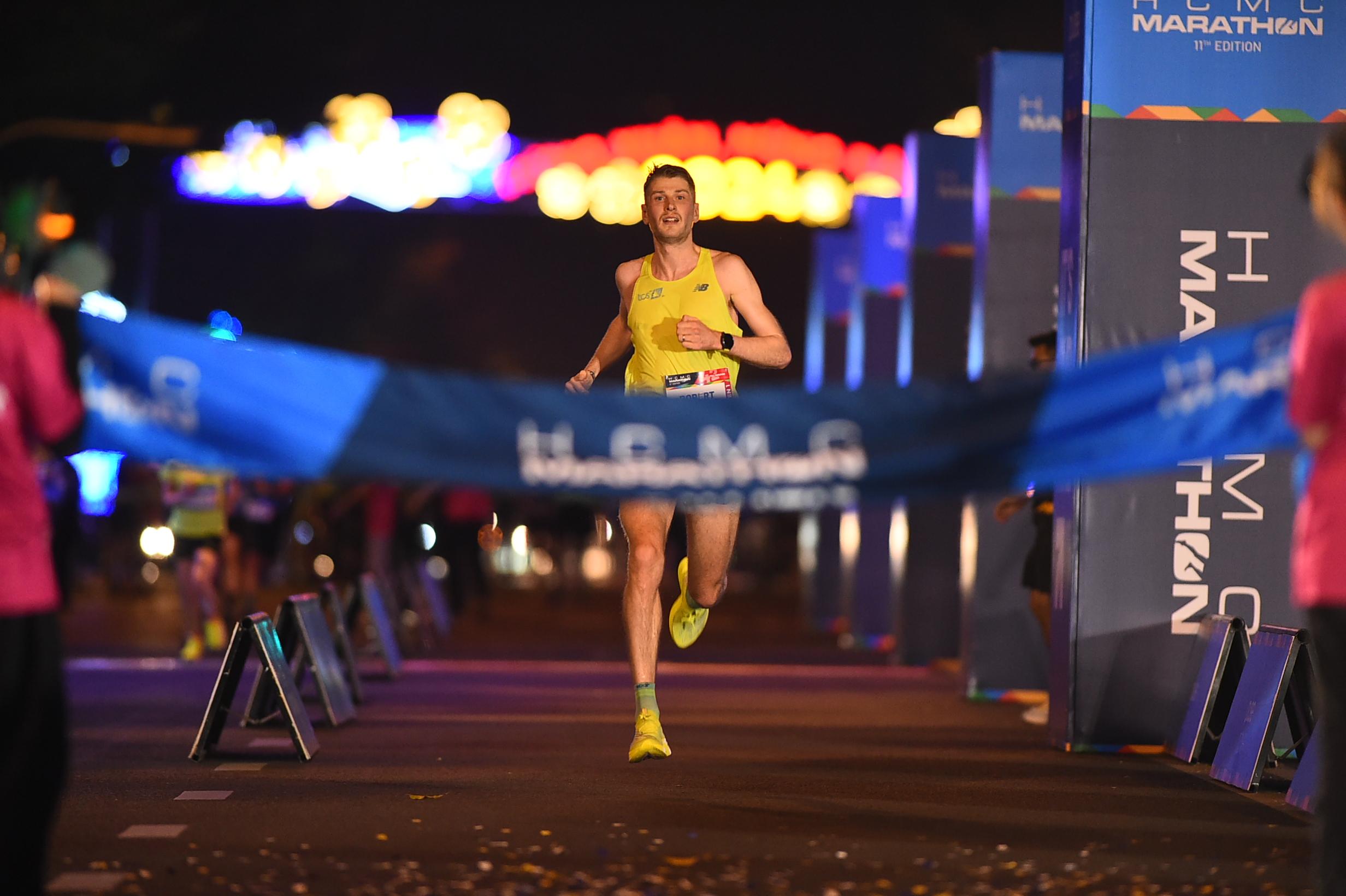 Hàng ngàn người chạy bộ và mở đầu năm mới 2024 cùng HCMC Marathon - 4