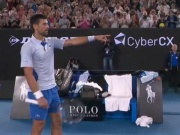 Thể thao - Djokovic chỉ tay vào mặt đối thủ, hét khán giả &quot;hãy im mồm&quot; ở Australian Open