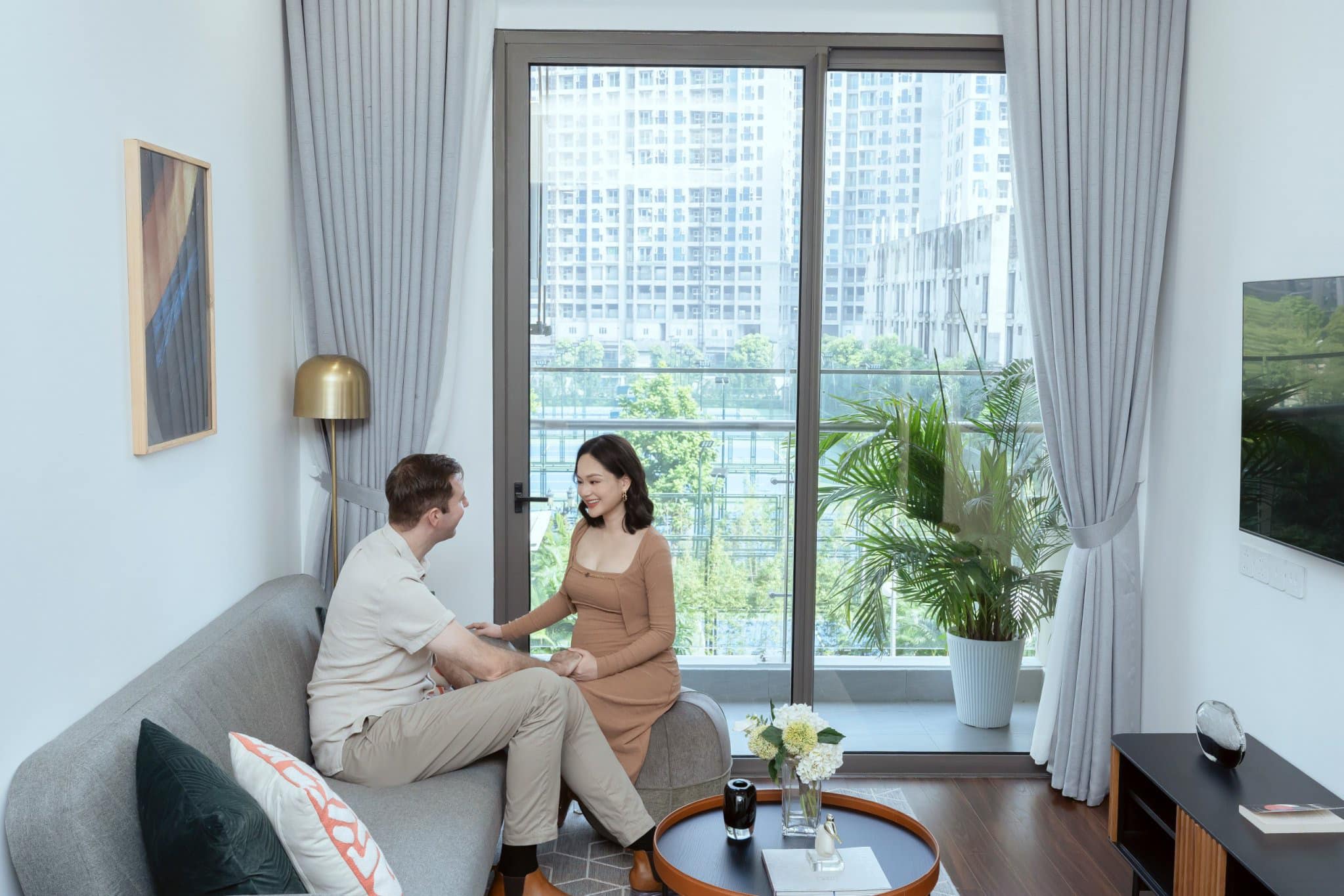 Vợ chồng diễn viên Lan Phương trải nghiệm tại căn hộ Miami - Masteri Waterfront