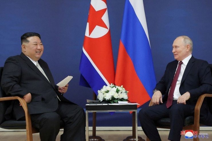 Tổng thống Nga Vladimir Putin và lãnh đạo Triều Tiên Kim Jong-un tại sân bay vũ trụ Vostochny (Nga) hồi tháng 9-2023. Ảnh: KCNA